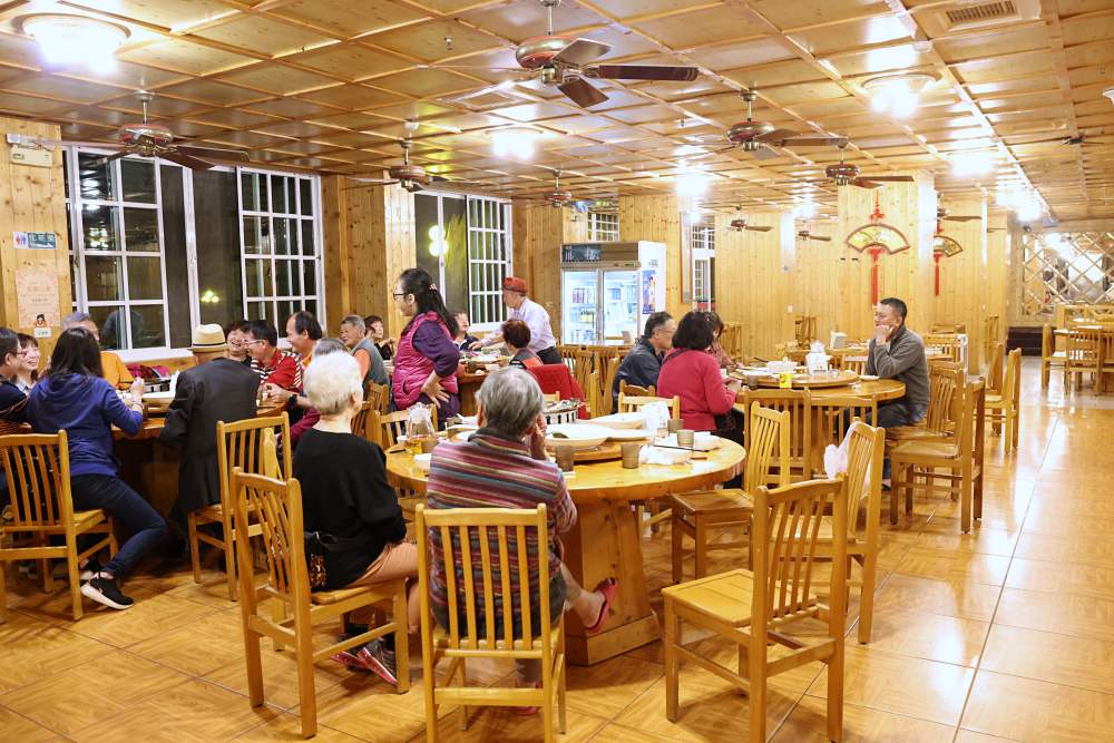 金台灣山莊 溪頭住宿杉木房一泊二食 品酩釀在竹子裡的竹筒酒席超風雅