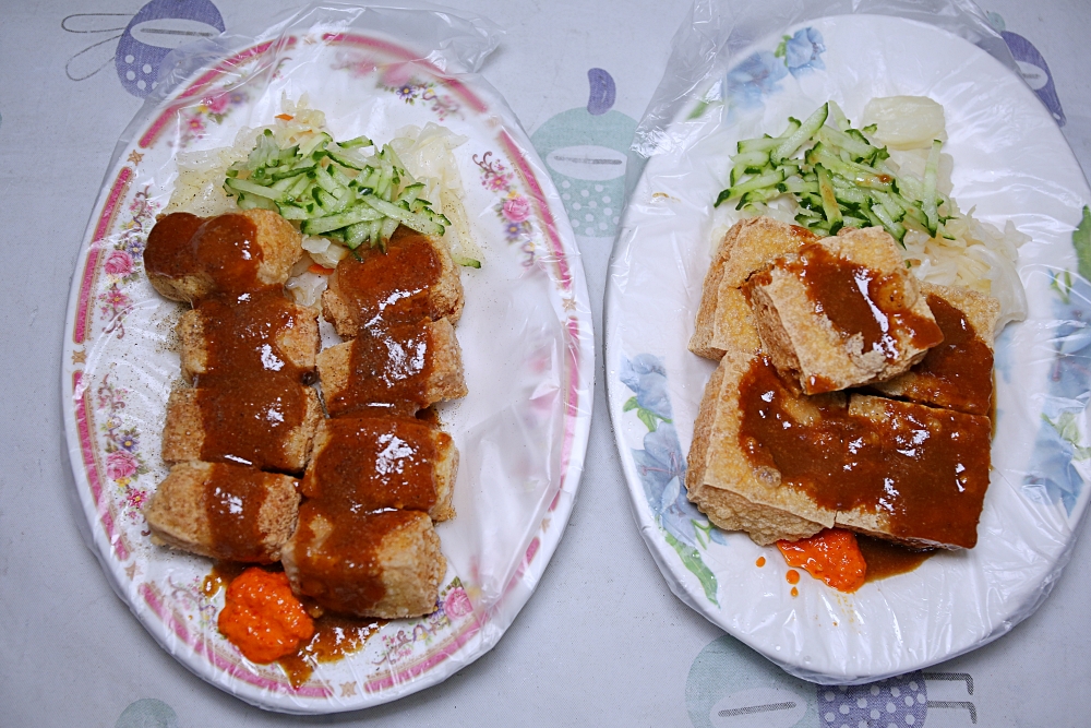 有心臭豆腐 向上市場排隊美食 醬料濃香 有傳統 香酥二種口味