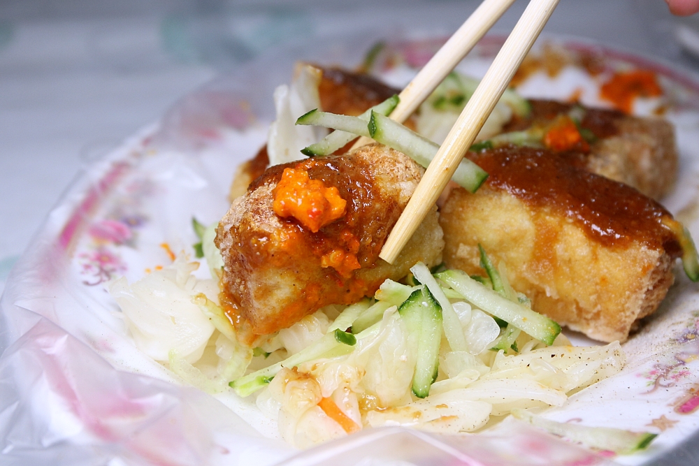 有心臭豆腐 向上市場排隊美食 醬料濃香 有傳統 香酥二種口味