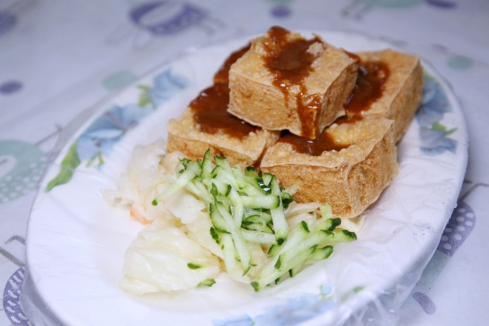 有心臭豆腐 向上市場排隊美食 醬料濃香 有傳統 香酥二種口味