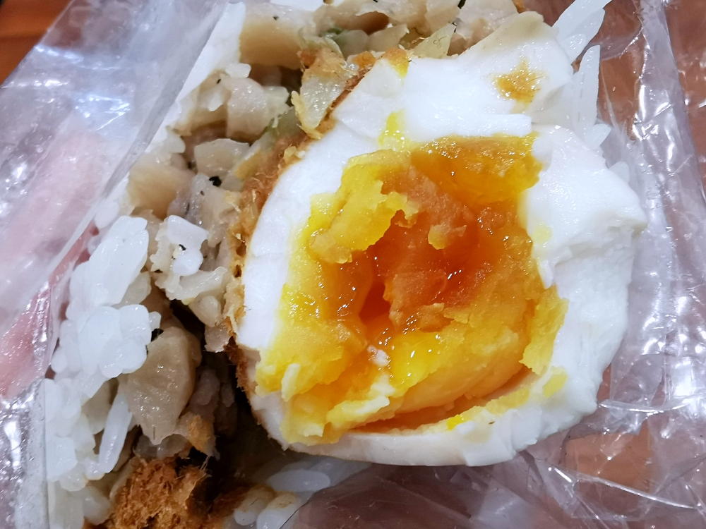 餓久製飯 爆漿飯糰也太邪惡 飯糰加辣好夠味 飯糰買三送一