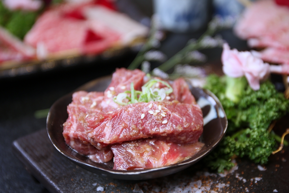 昭日堂燒肉 尾牙雙人套餐現省$400 麻油土雞鍋暖心半價 包肉生菜免費續加 難怪googel 4.6星