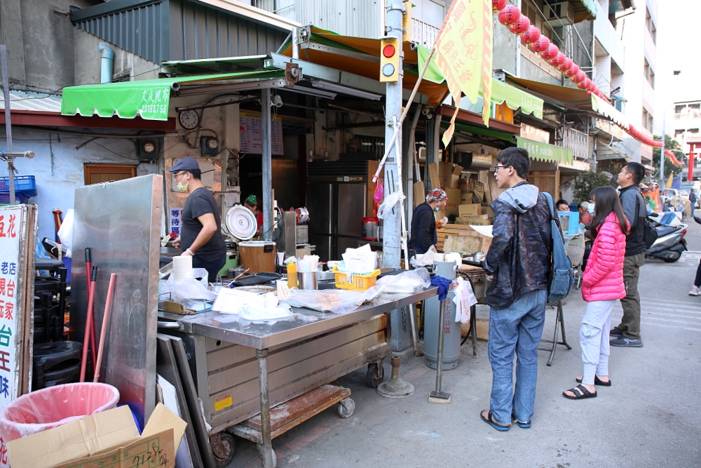 謝氏早點豆花專賣店 60年古早味老店，蛋餅油條蘿蔔糕必點