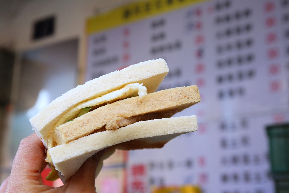 謝氏早點豆花專賣店 60年古早味老店，蛋餅油條蘿蔔糕必點