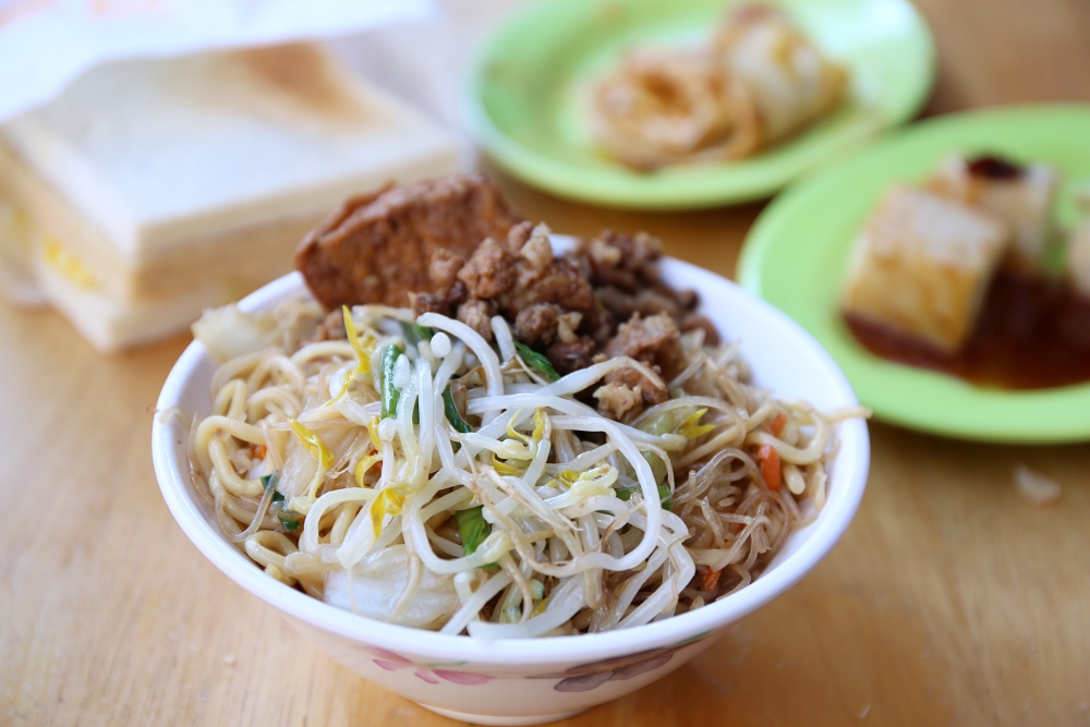 謝氏早點豆花專賣店 60年古早味老店，蛋餅油條蘿蔔糕必點