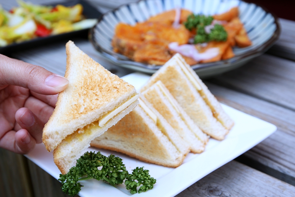 員林異國美食 饗料理 彩色貨櫃屋裡有超過五十種經典南洋料理 辣螃蟹蛋飯才$299就能獨享整隻螃蟹