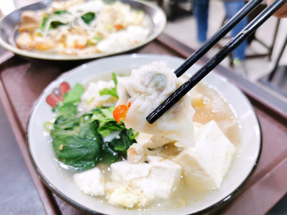 霧峰平價美食 多麵手貴州風味小吃 剁椒魚湯麵酸辣好夠味 點餐機自助點餐好方便