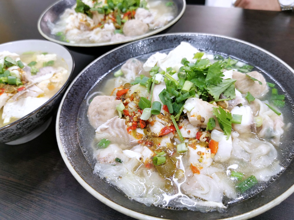 霧峰平價美食 多麵手貴州風味小吃 剁椒魚湯麵酸辣好夠味 點餐機自助點餐好方便