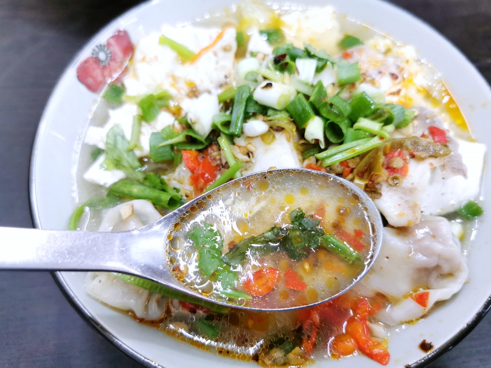 霧峰平價美食 多麵手貴州風味小吃 剁椒魚湯麵酸辣好夠味 點餐機自助點餐好方便