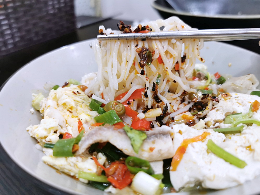 霧峰平價美食 多麵手貴州風味小吃 剁椒魚湯麵酸辣好夠味 點餐機自助點餐好方便