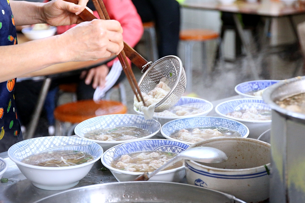 阿有麵店 南屯老街50年人氣小吃 餛飩飽滿多汁爆發力十足！