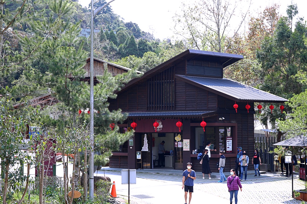 南投魚池景點 台灣香日月潭紅茶廠 三樓奉茶環境好美 憑門票再送茶葉蛋