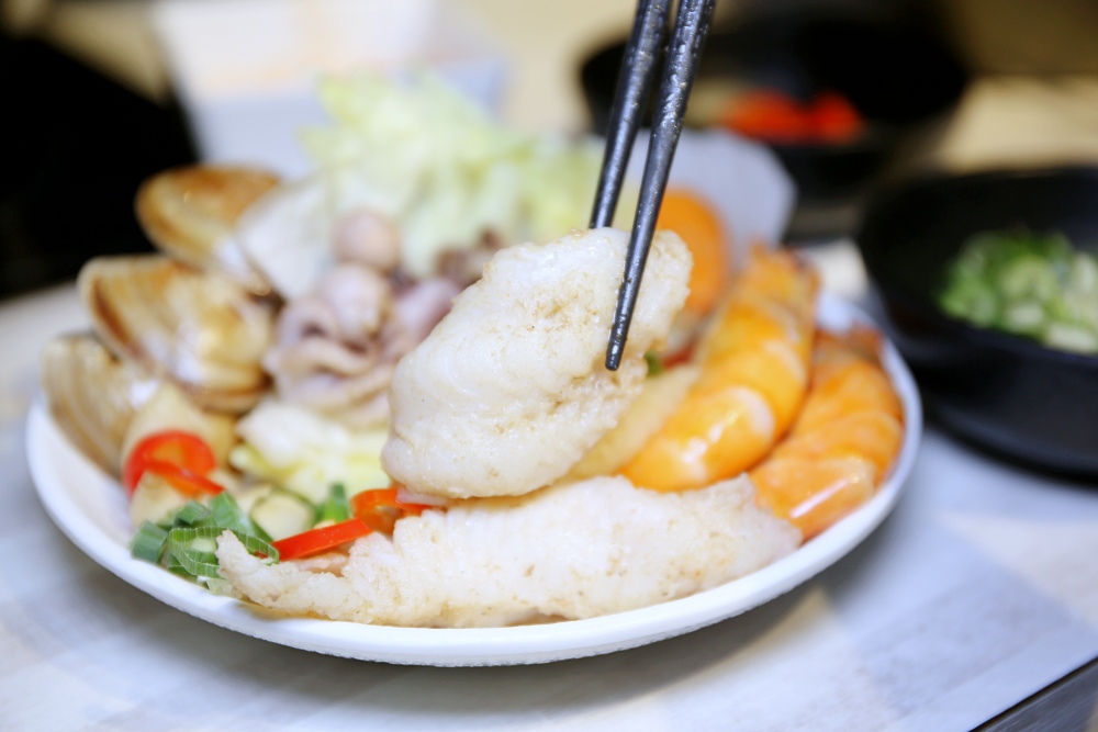 鍋好日 火鍋燒肉全上桌！還有滿滿火鍋食材、熟食、冰淇淋等自助吧吃到飽 台中火烤二吃推薦