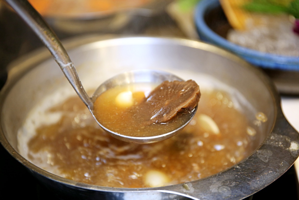 鍋好日 火鍋燒肉全上桌！還有滿滿火鍋食材、熟食、冰淇淋等自助吧吃到飽 台中火烤二吃推薦