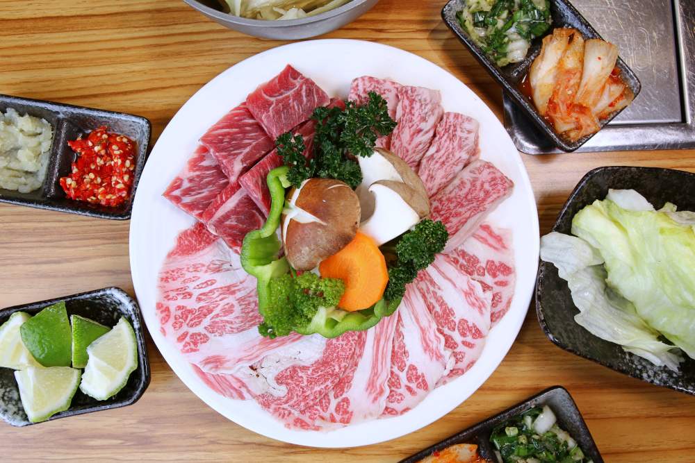 (已歇業)秋今醉 逢甲夜市燒肉店 一次就能吃到二種日本A5和牛好奢華