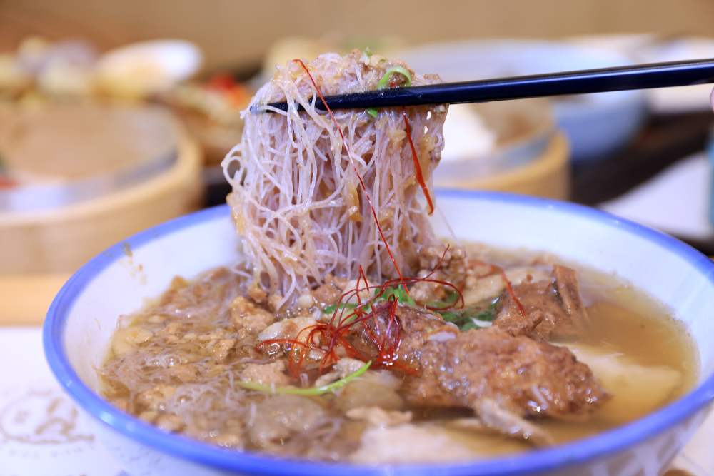 有春茶館 首見貓咪機器人 台中古早味聚餐餐廳