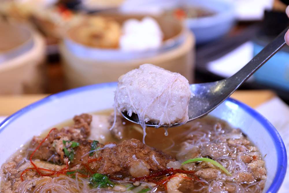 有春茶館 首見貓咪機器人 台中古早味聚餐餐廳