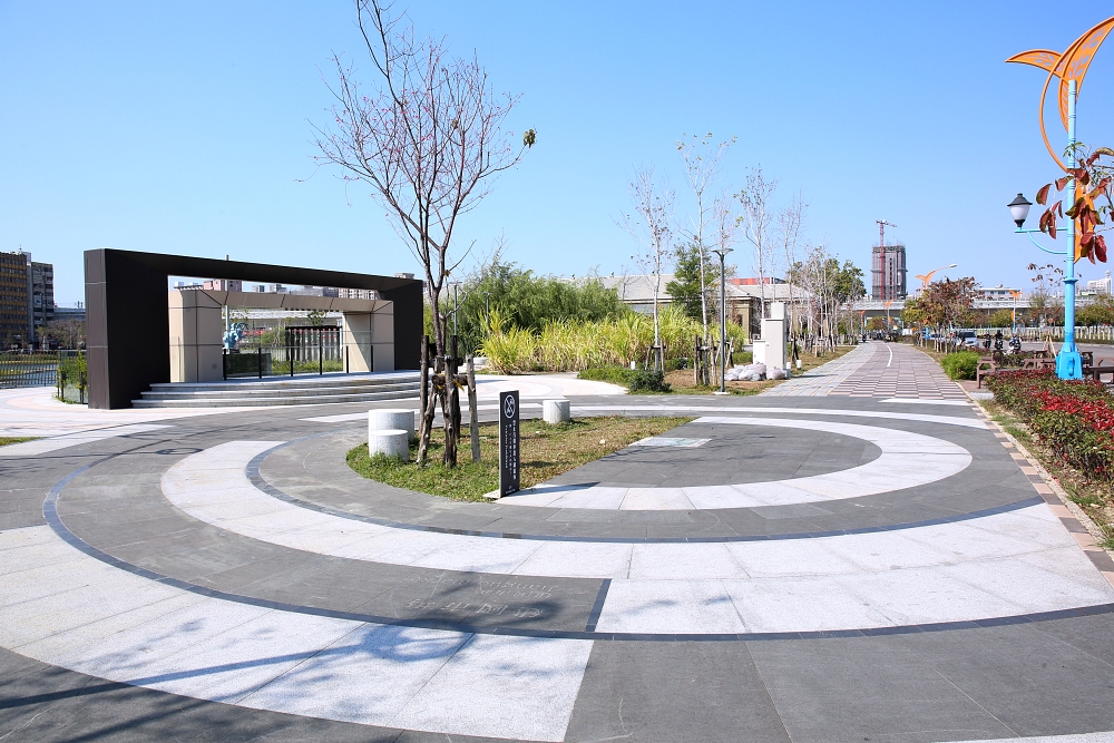 台中車站周邊景點 帝國製糖廠湧泉公園，台中萬坪大公園裡的日本歷史建築