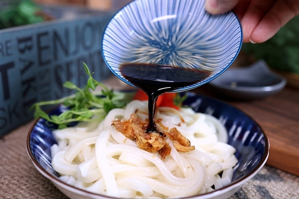 杜桑灶咖 手打烏龍麵Q彈好咕溜，餛飩皮Q肉鮮好吃到爆表！