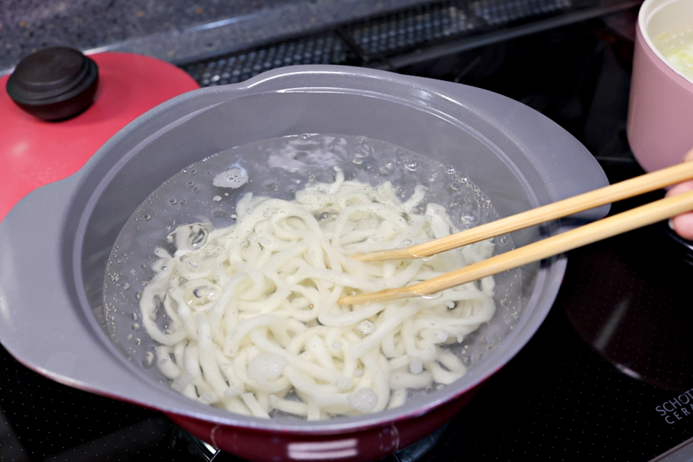 杜桑灶咖 手打烏龍麵Q彈好咕溜，餛飩皮Q肉鮮好吃到爆表！