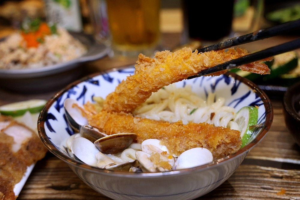 小小麥 隱藏在汽車修配廠裡的居酒屋，海鮮串燒配生啤真的超讚！