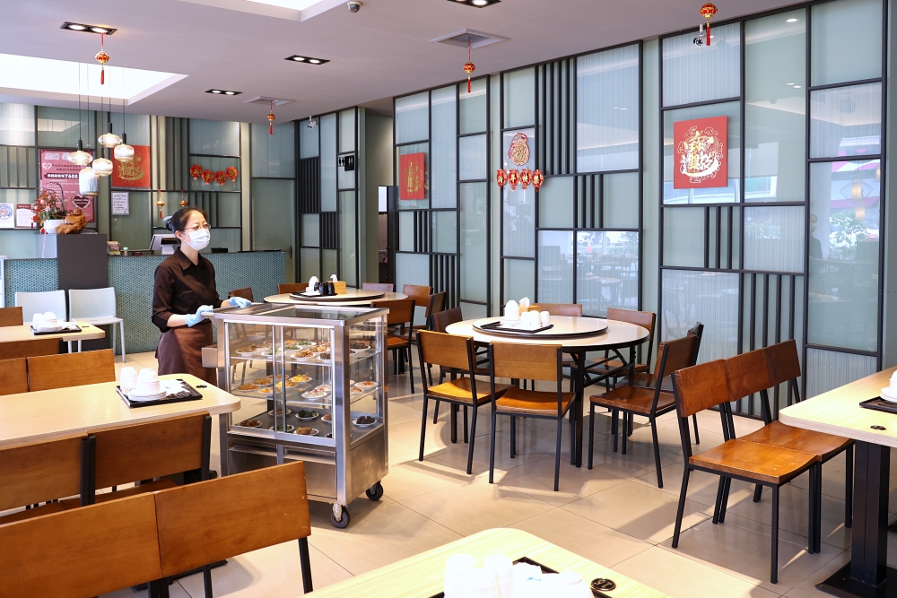 八玖鼎港式茶餐廳復興店，這家有傳統港點蒸籠推車耶！超過70種平價港點任選，有免費停車場好方便！