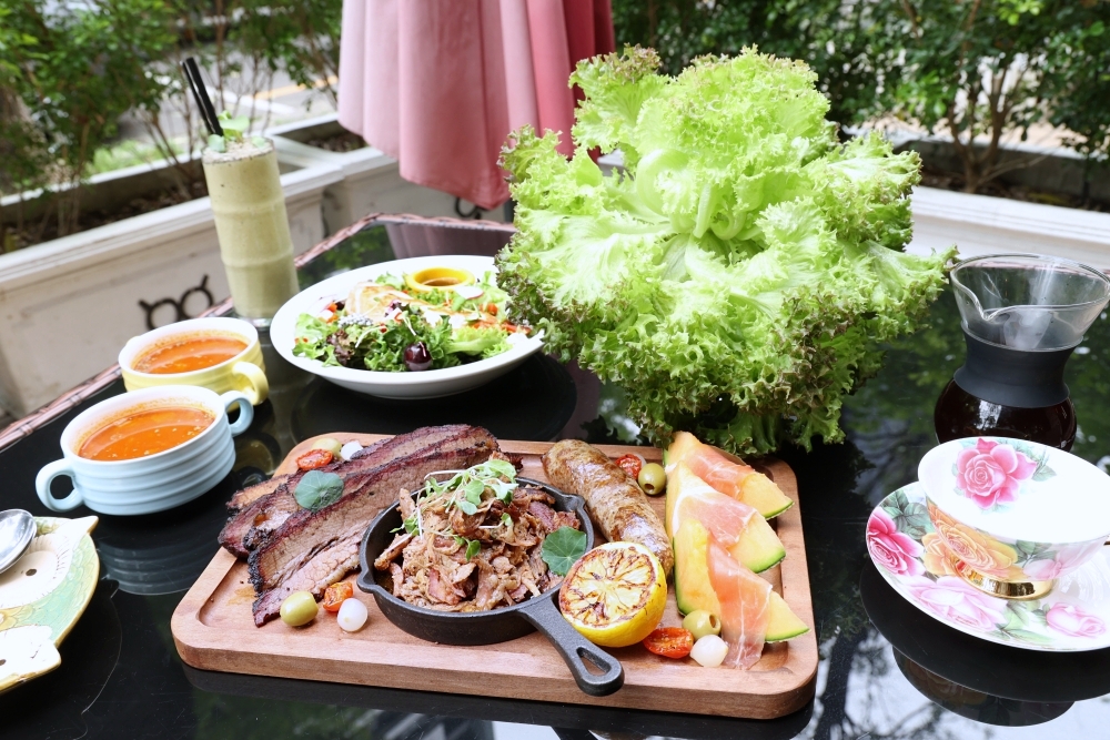 力芽咖啡 | 文心森林公園旁，貓頭鷹與綠植的輕食咖啡廳，還有超大戶外遊戲空間！