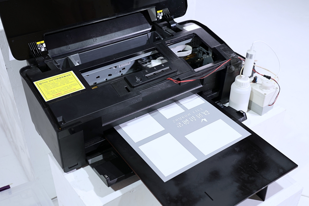 DTF熱轉印機比家用印表機略大一些些