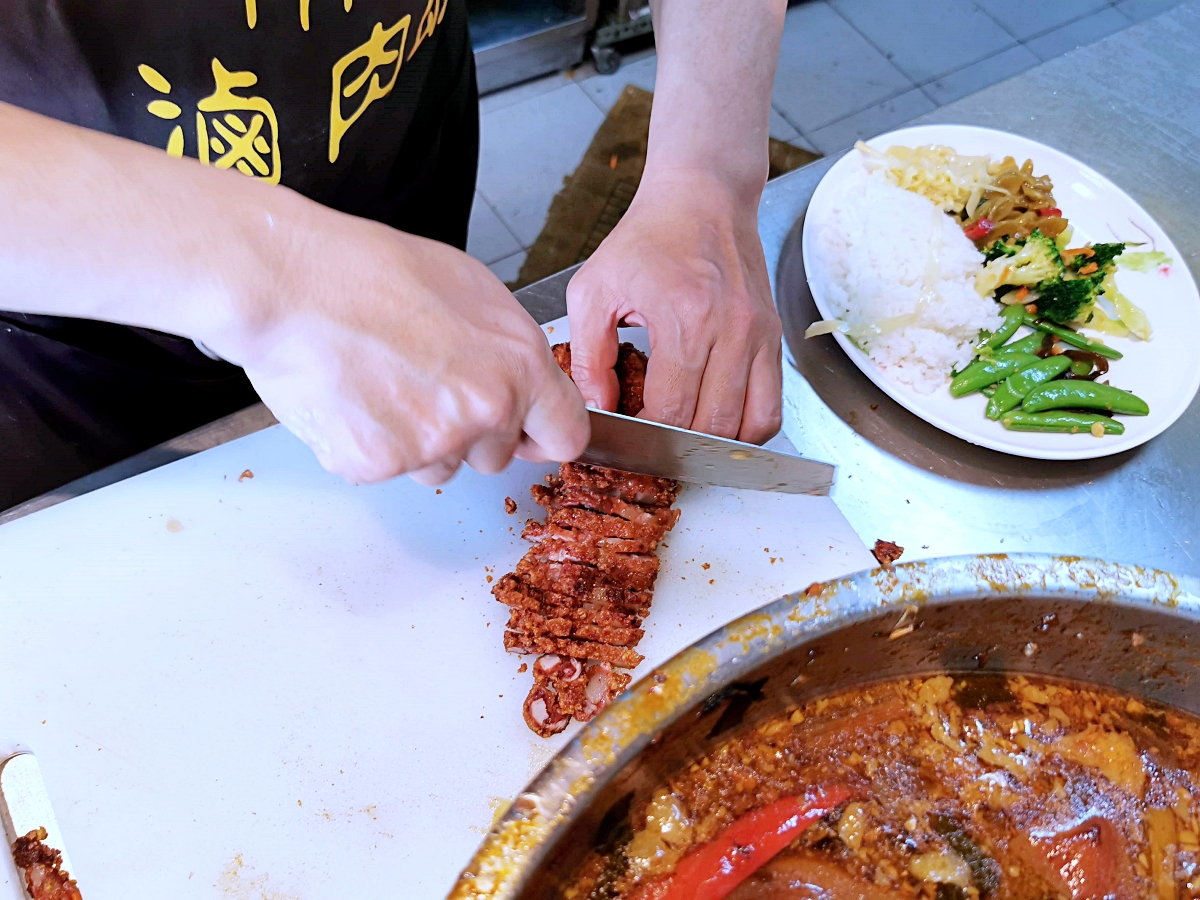 南屯魯肉飯 | 南屯市場人氣魯肉飯，燒肉便當、雞腿便當、控肉便當都想要，好難抉擇！