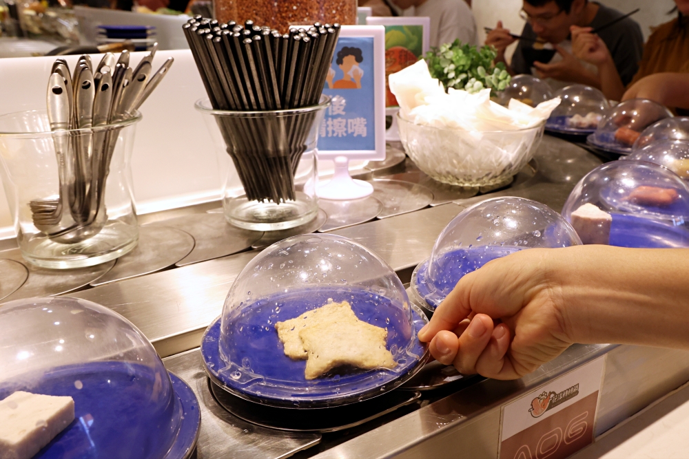 花漾轉轉鍋 | 一中街最親民小火鍋吃到飽，199元起迴轉火鍋、熟食飲料冰淇淋任吃！