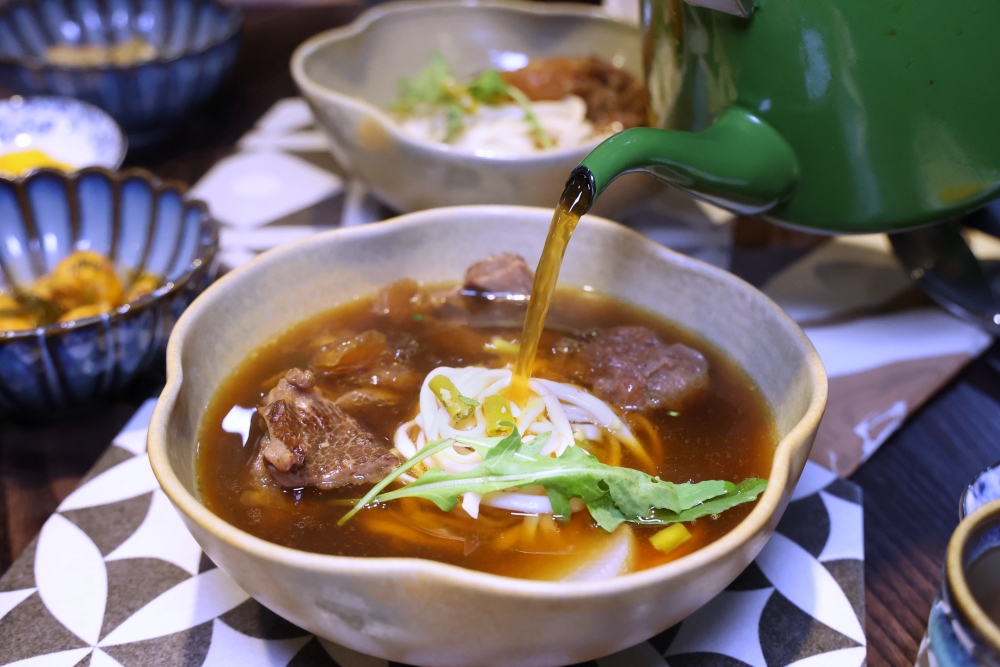 三生有幸 | 台中精品牛肉麵，半筋半肉大塊夠味，醇厚雙湯現吃現澆，前菜甜點都好吃！