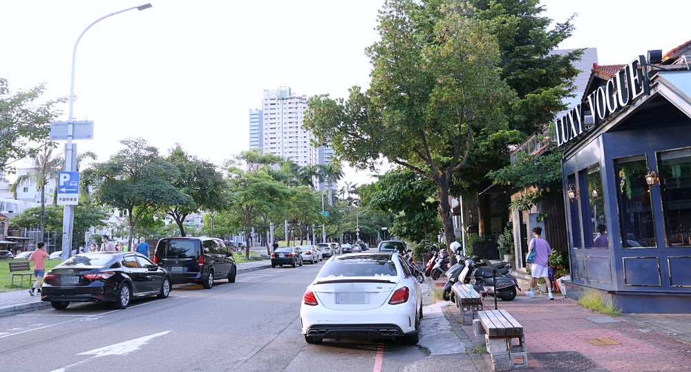 Luxy Vogue餐酒館｜台中美術園道旁視覺系餐酒館，壽星優惠9折再送千層蛋糕！