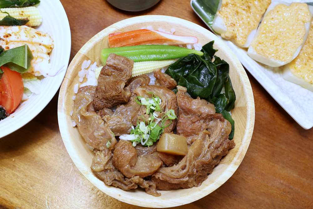 三合鰻屋 | 台中平價日本料理店，生魚片、手捲、丼飯選擇多，現烤鰻魚又肥又香，大推鰻魚玉子燒！