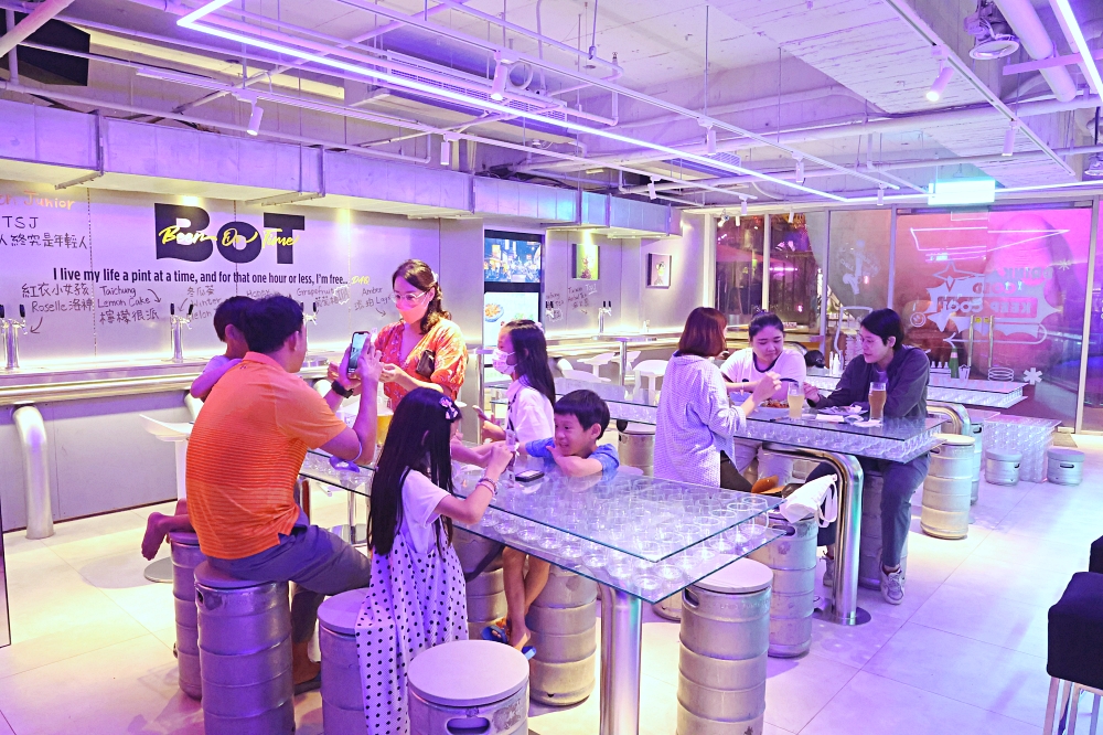 SUNMAI BAR PARK2店 | 金色三麥全新風格餐酒吧，自助啤酒區1小時暢飲$399起，科技紫時尚又夢幻！