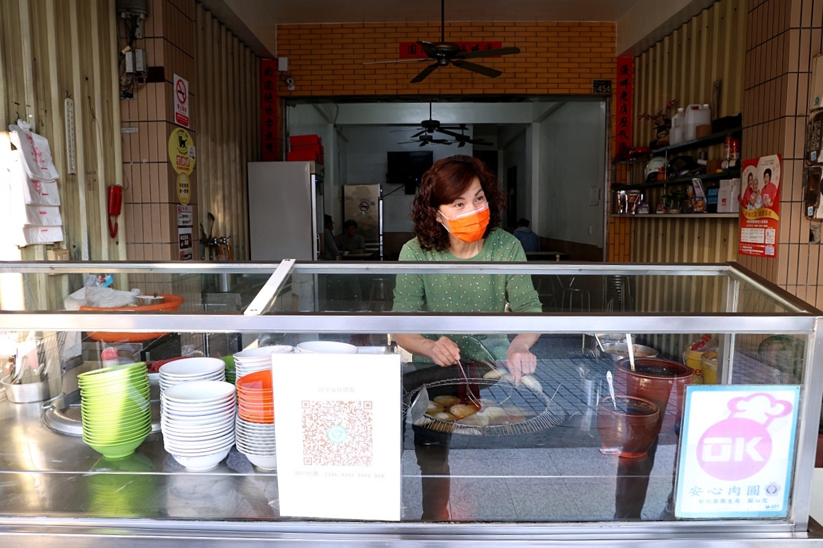 溪畔肉圓 | 在地人必吃80年銅板美食，4種醬料濃郁好吃！