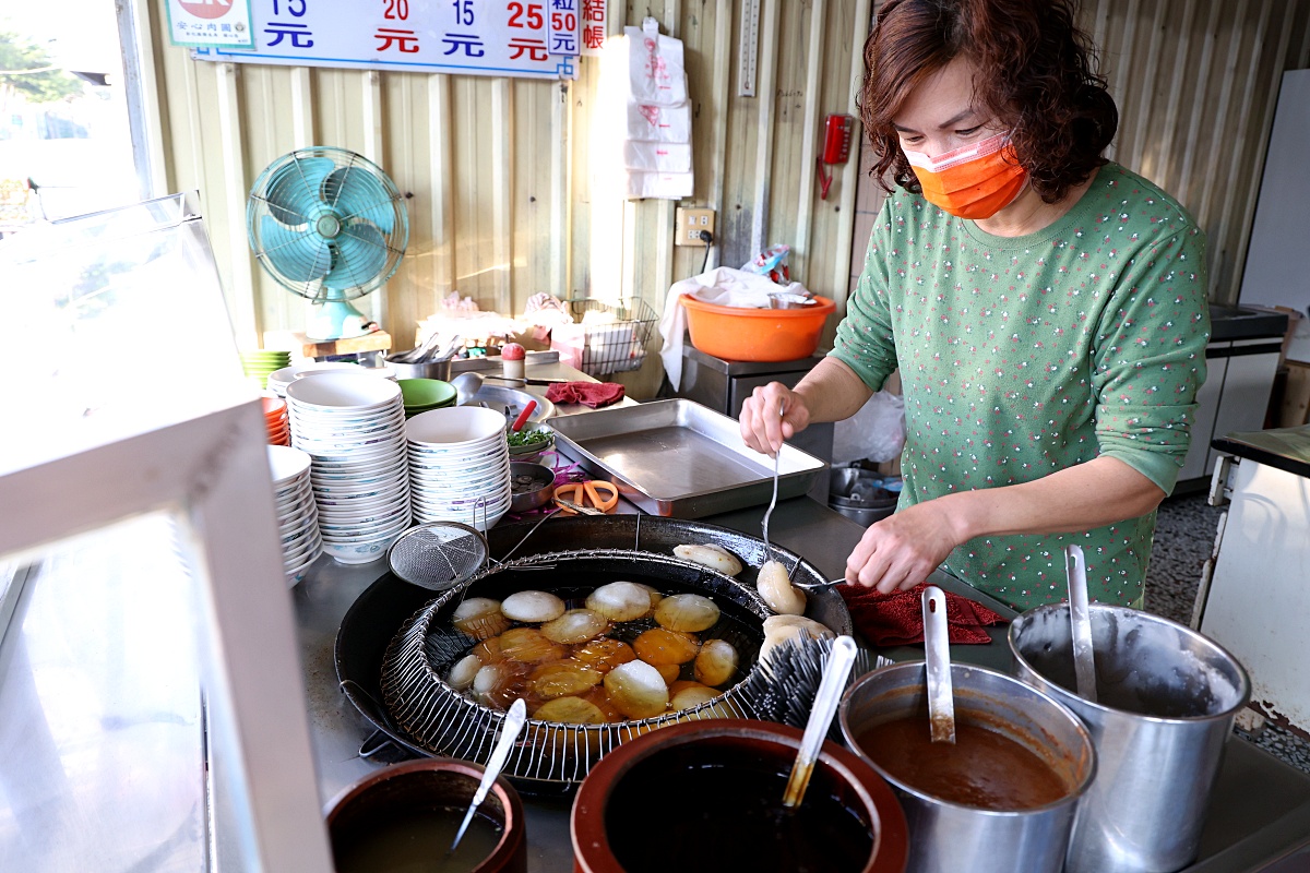 溪畔肉圓 | 在地人必吃80年銅板美食，4種醬料濃郁好吃！