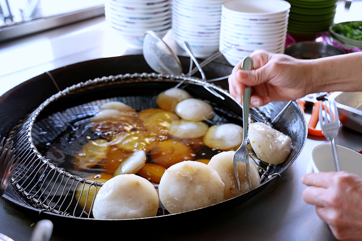 溪畔肉圓 | 在地人必吃80年銅板美食，4種醬料濃郁好吃！