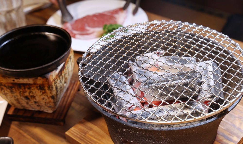 富田和牛燒肉 | 燒肉大升級，炭火炙燒肋眼美味爆表，附餐握壽司烤雞肉串還有飲品喝到飽！