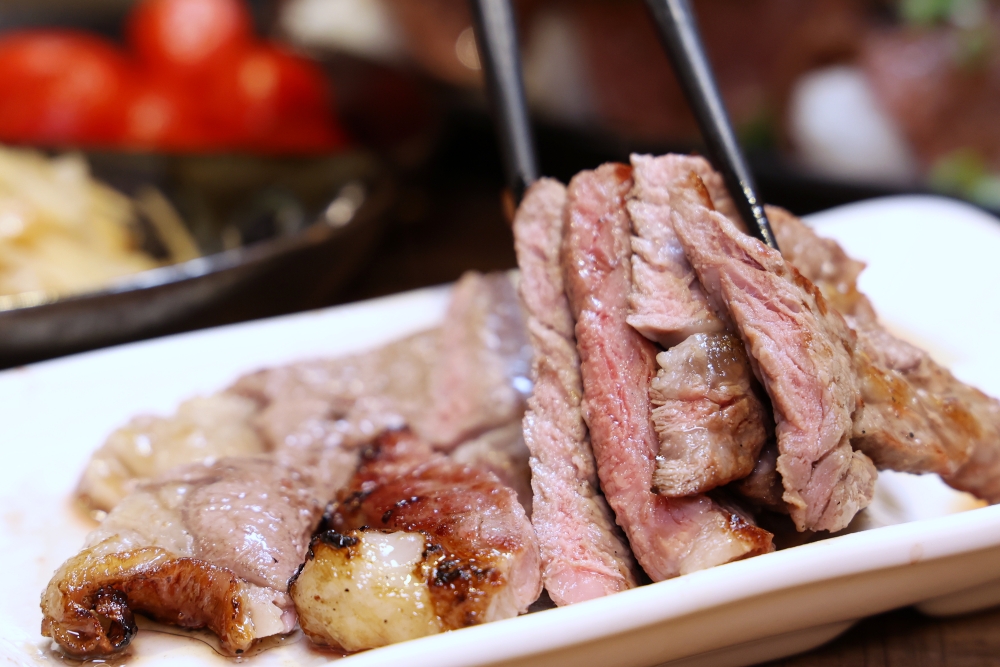 富田和牛燒肉 | 燒肉大升級，炭火炙燒肋眼美味爆表，附餐握壽司烤雞肉串還有飲品喝到飽！