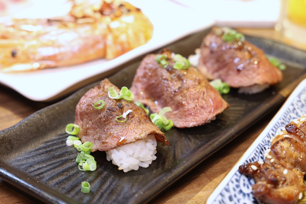 富田和牛燒肉 | 燒肉大升級，炭火炙燒肋眼美味爆表，附餐握壽司烤雞肉串還有飲品喝到飽！