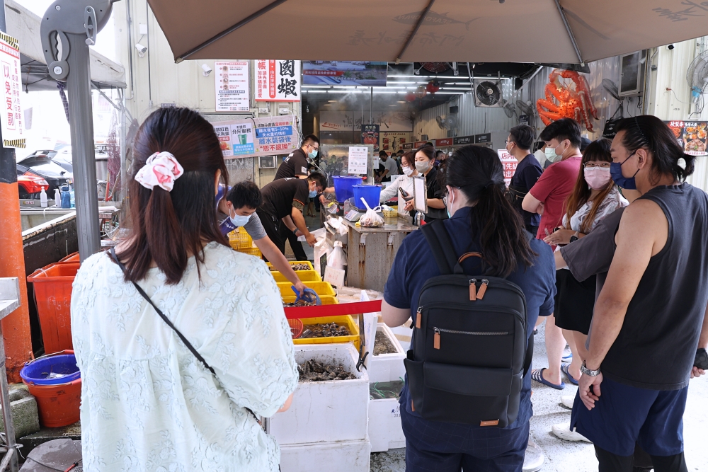 阿布潘水產 | 台中最多種類「活秋蟹」，輕鬆料理奢華螃蟹大餐，漁船新鮮直送，肥美優惠價一次飽嚐！