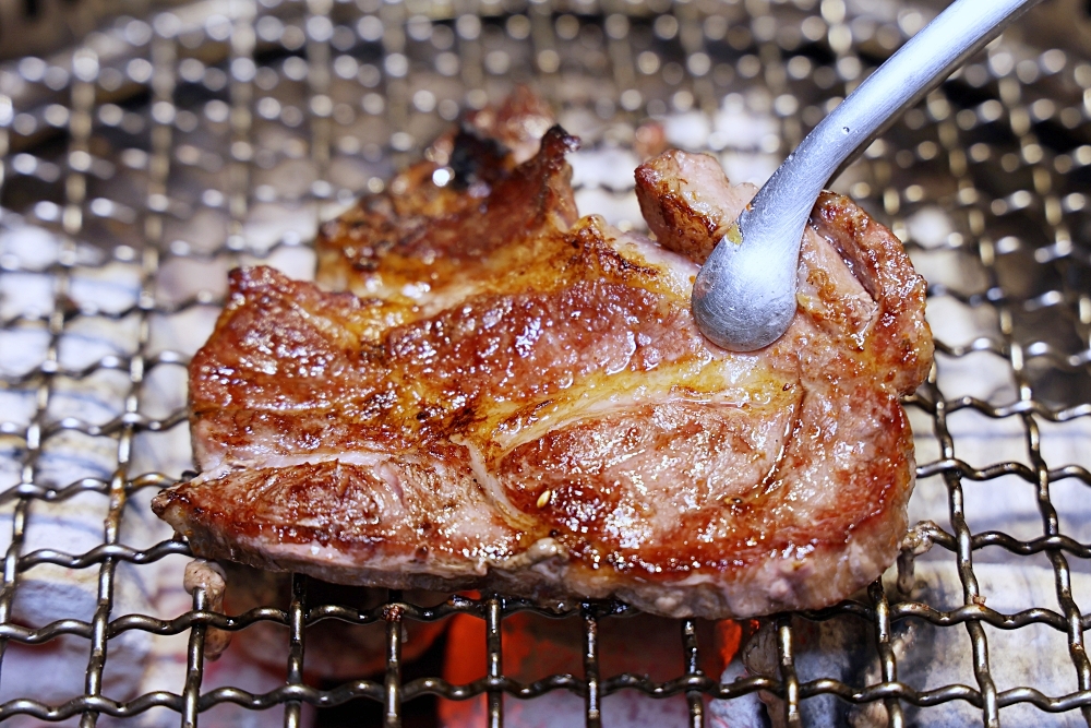 羊角炭火燒肉 | 台中燒肉吃到飽，鹽蔥牛舌、厚切牛排、現撈泰國蝦等近百種食材吃到飽，還有生啤暢飲！