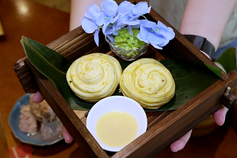 有春茶館 | 堆高高草莓冰好過癮，古早味辦桌台菜好吃又飽足，台中山海臺菜餐廳。