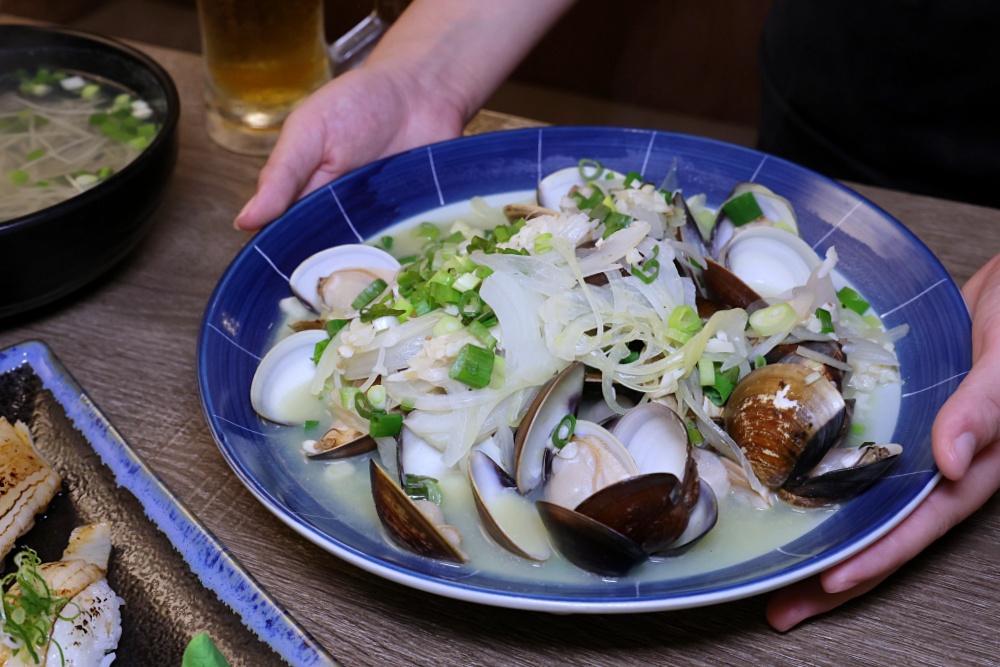 禾倉酒場 | 有熱炒、烤物和壽司的平價居酒屋，餐點大份量，營業到凌晨一點，大里聚餐餐廳好選擇！