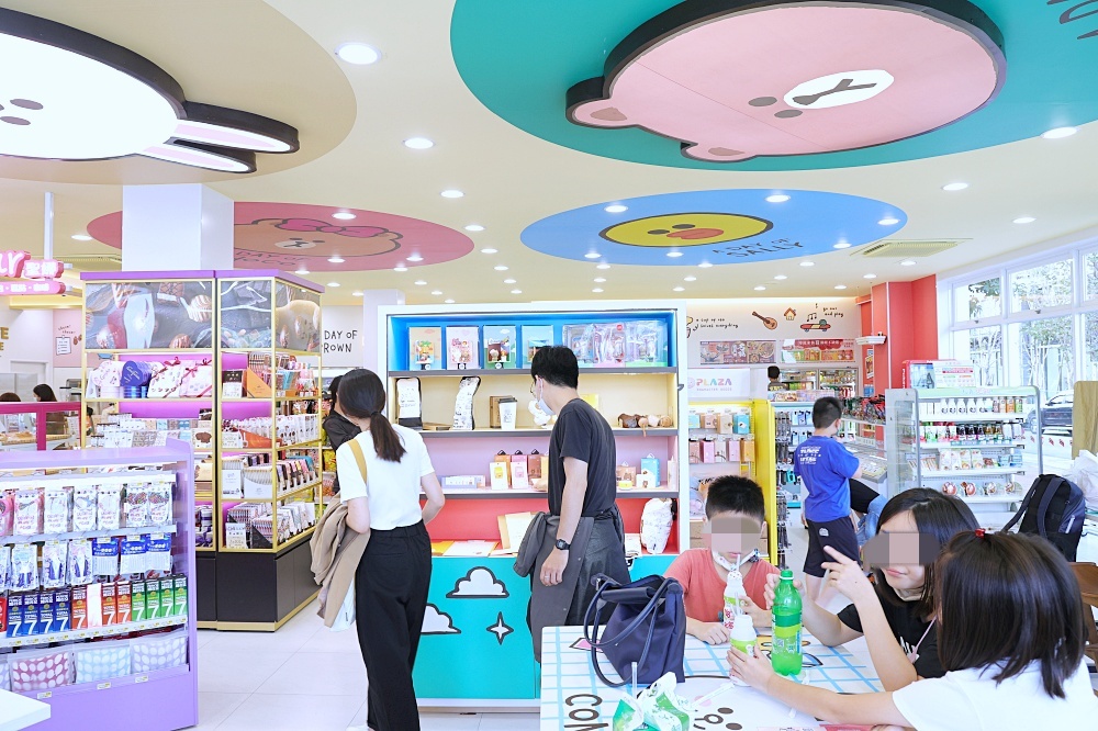 7-11敦富門市 | 全台第一間7-11 LINE FRIENDS 聯名店就在北屯好市多正對面，餐飲品牌超齊全！