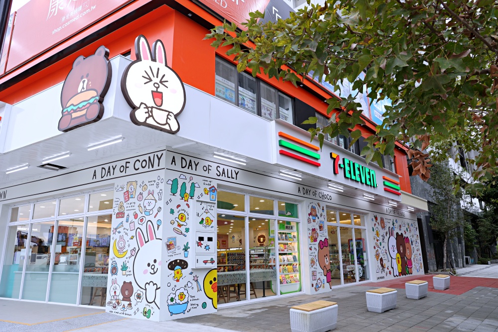 7-11敦富門市 | 全台第一間7-11 LINE FRIENDS 聯名店就在北屯好市多正對面，餐飲品牌超齊全！