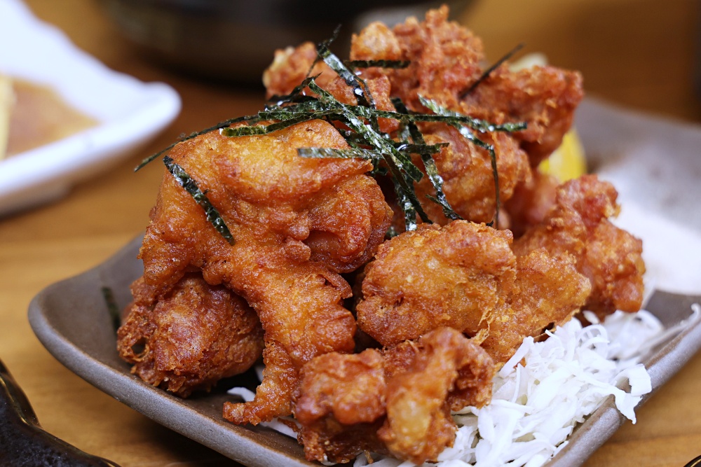 隱居居酒屋台中店 | 巷弄轉角遇見平價日式居酒屋，根本秒飛日本，串燒啤酒是最美深夜食堂！