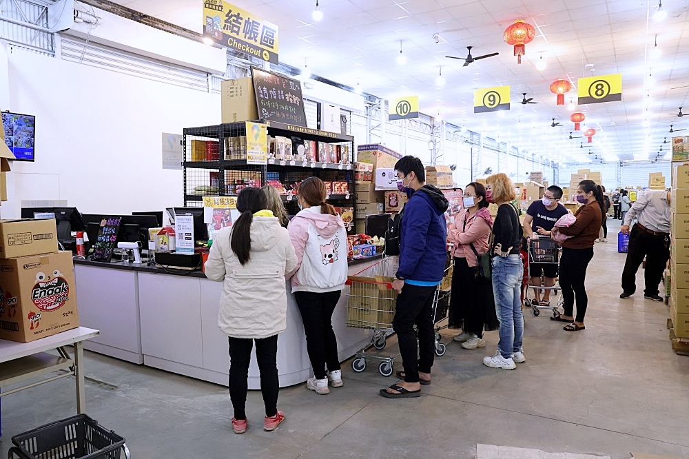 疲老闆零食倉庫 | 南台灣超強零食倉庫，千種進口零食一次搬回家，嘉義必遊景點！