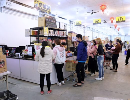 疲老闆零食倉庫 | 南台灣超強零食倉庫，千種進口零食一次搬回家，嘉義必遊景點！