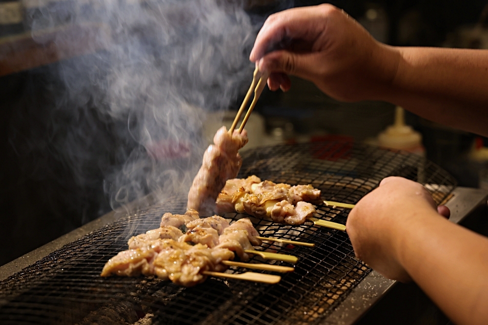 將軍府勤美店 | 草悟道深夜食堂，炭火串燒、肥美生蠔、日本清酒，台中居酒屋推薦！